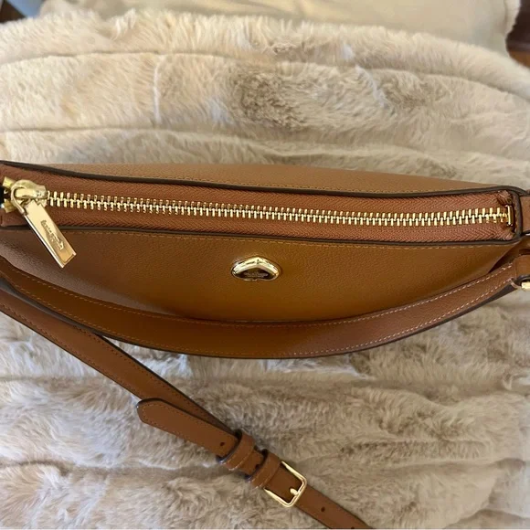 Kate Spade Pebbled Leather Shoulder Bag with Gold Hardware - Picture 2 of 6